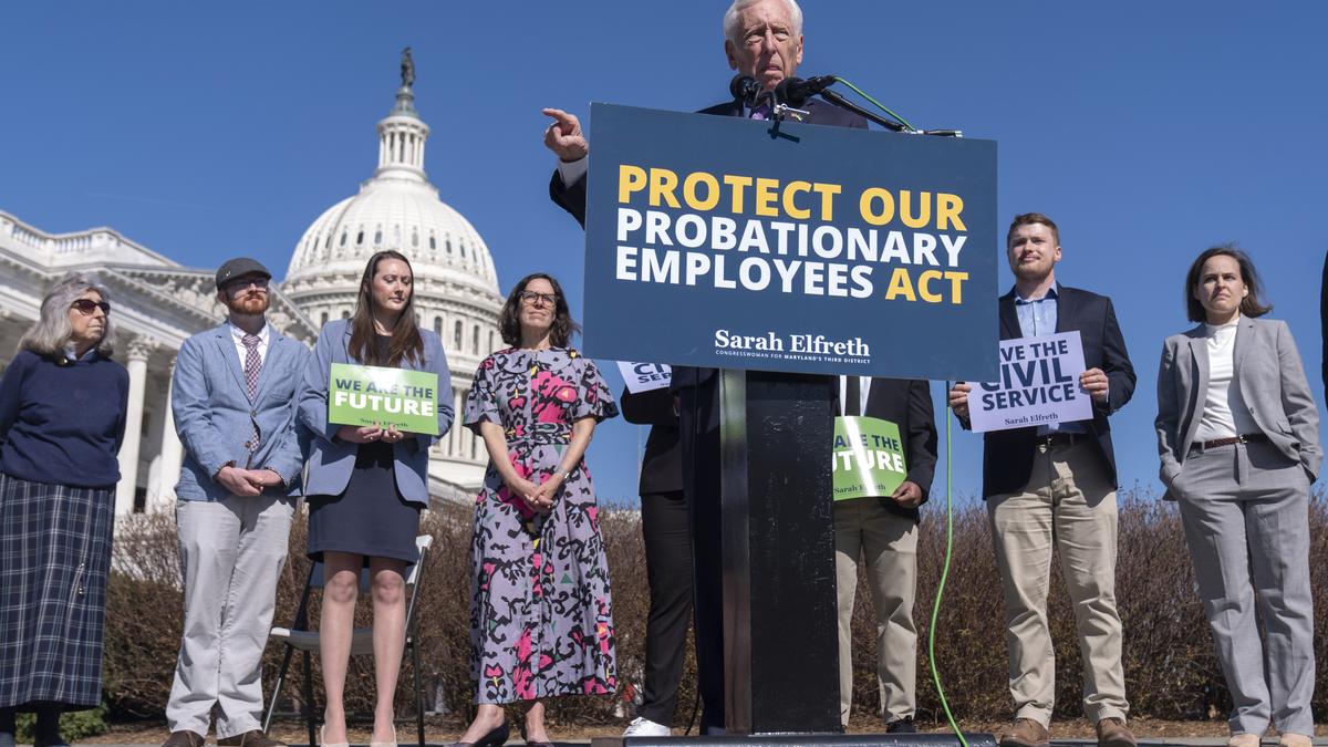 U.S. Supreme Court halts reinstatement of fired federal employees