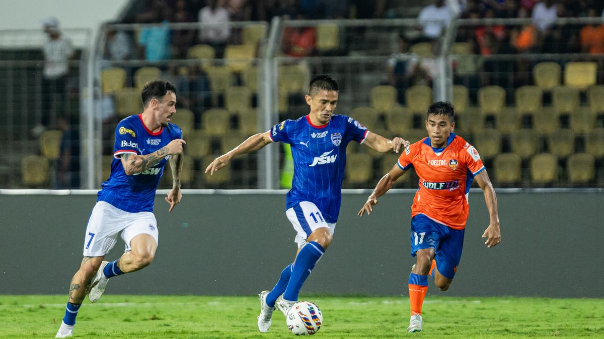 Chhetri’s last-gasp strike helps Bengaluru win on aggregate, enter the ISL summit clash