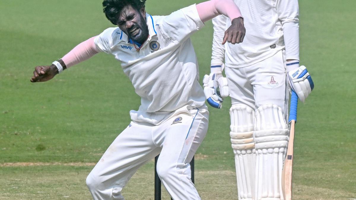 Andhra bundles out TN for 182, seizes the advantage