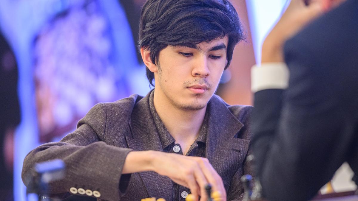 Sindarov pips Wei to become the youngest champion Sindarov pips Wei to become the youngest champion