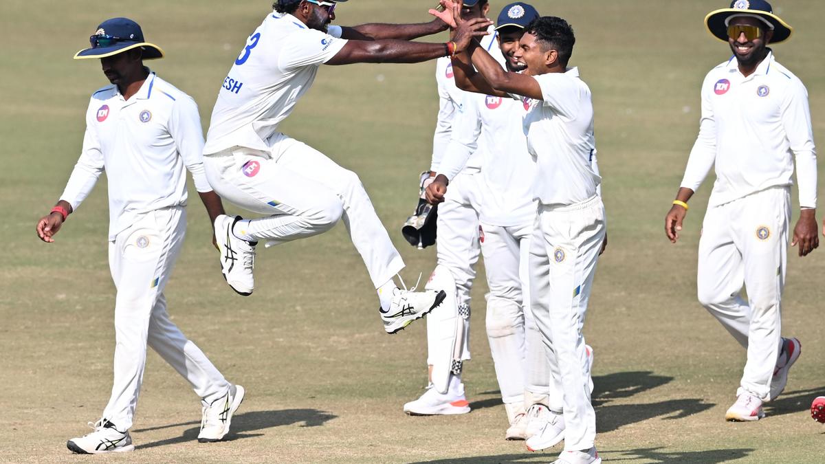 Kerala speedsters put M.P. on the backfoot with early strikes