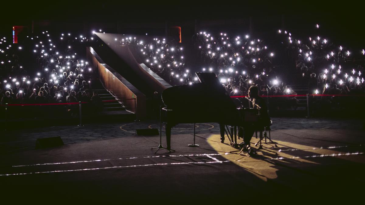 Jon Batiste turns Delhi into his own Blues choir
