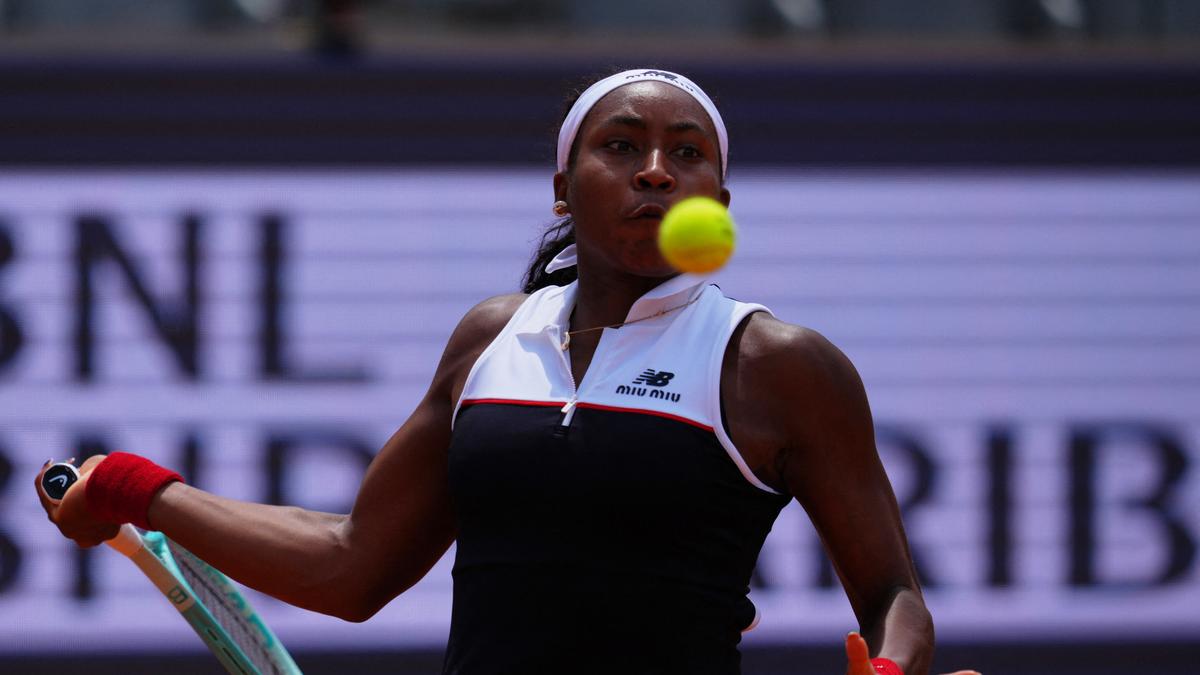 Carlos Alcaraz and Coco Gauff advance to Italian Open semifinals with straight-set wins