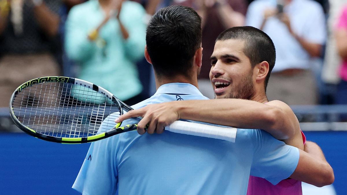 Alcaraz ousts Djokovic to reach U.S. Open final