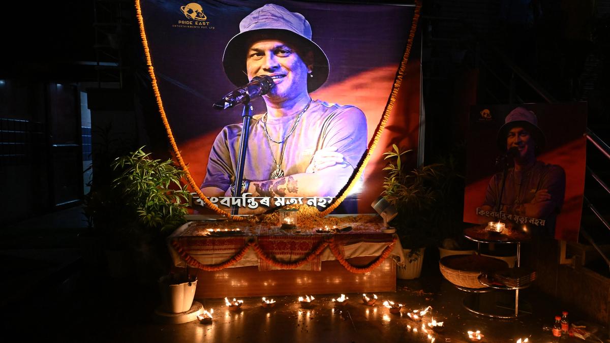 NorthEast United FC keeps a seat empty as tribute to Zubeen at India-Singapore tie