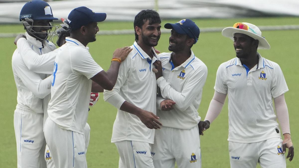 Shahbaz scalps four wickets as Bengal reduces Gujarat to 107 for seven Shahbaz scalps four wickets as Bengal reduces Gujarat to 107 for seven