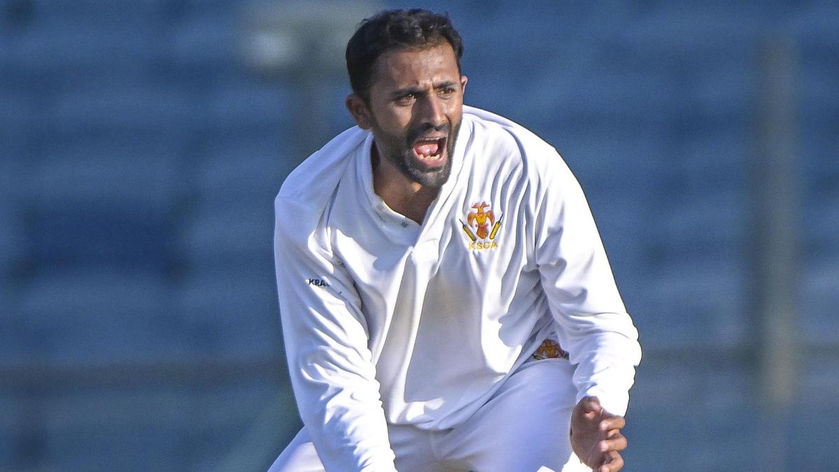 Shreyas enjoys setting up Bawane with a googly