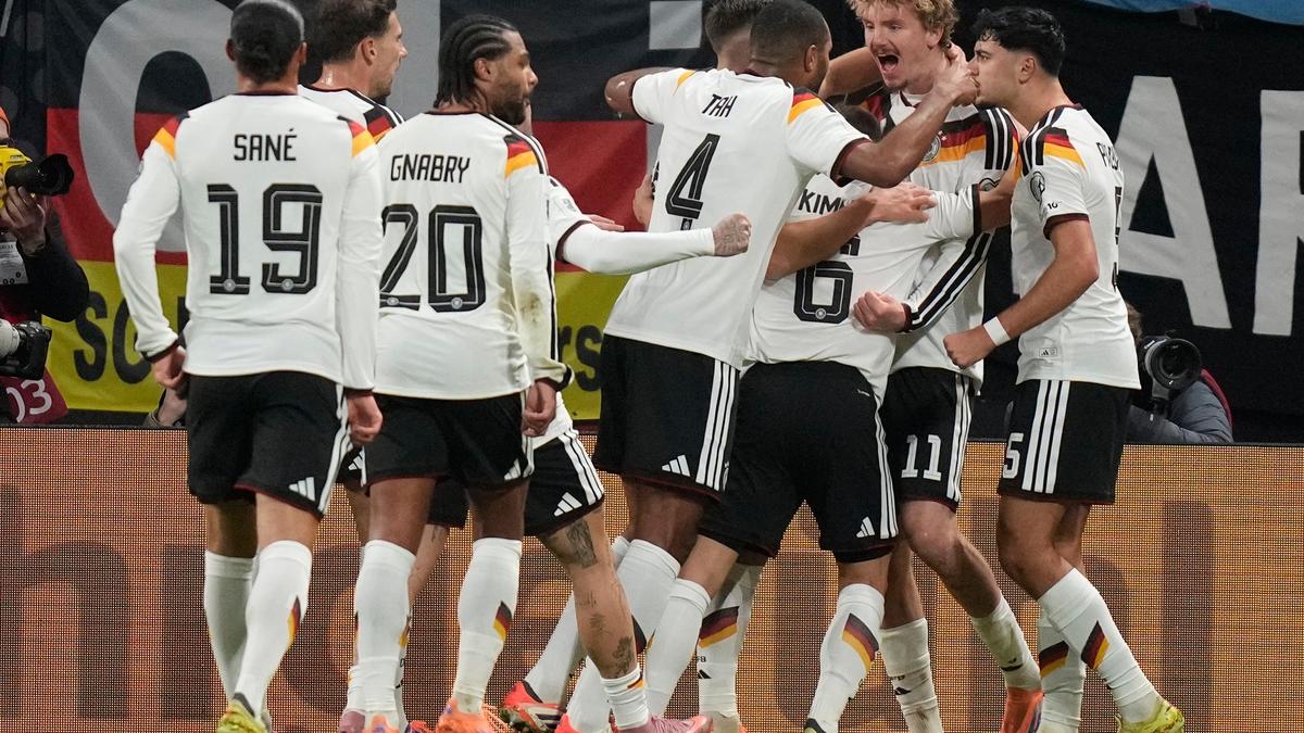 Germany and Netherlands lock up World Cup spots in style Germany and Netherlands lock up World Cup spots in style