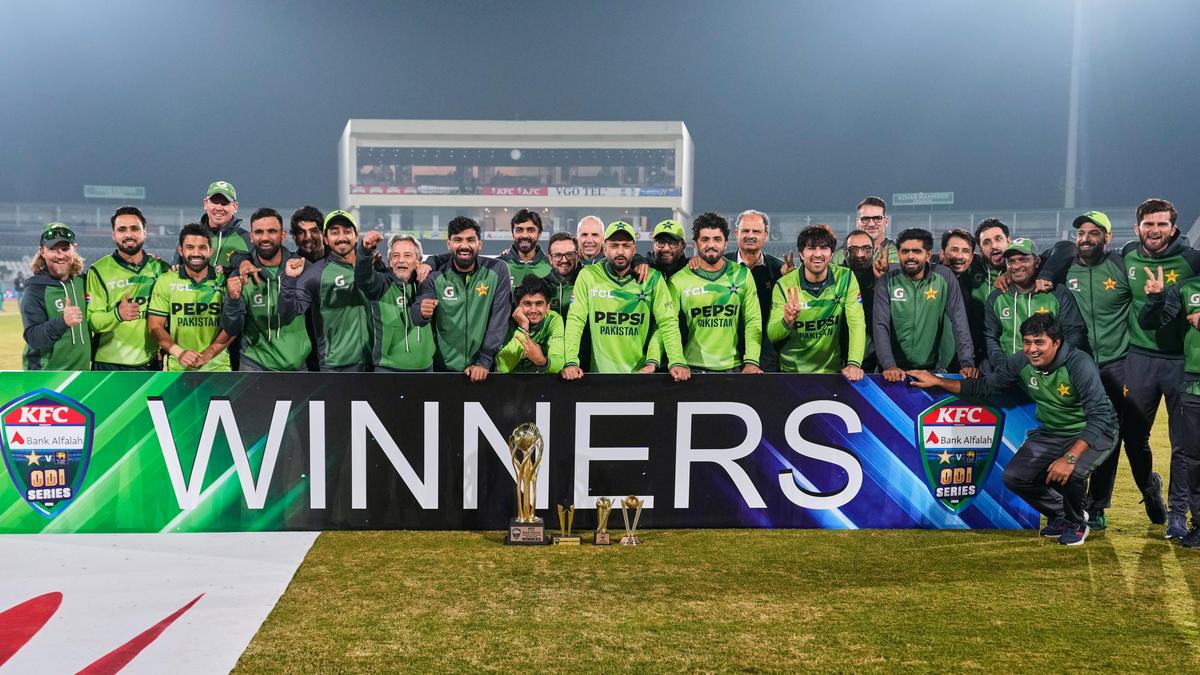 Pakistan sweeps Sri Lanka 3-0 in ODI series Pakistan sweeps Sri Lanka 3-0 in ODI series