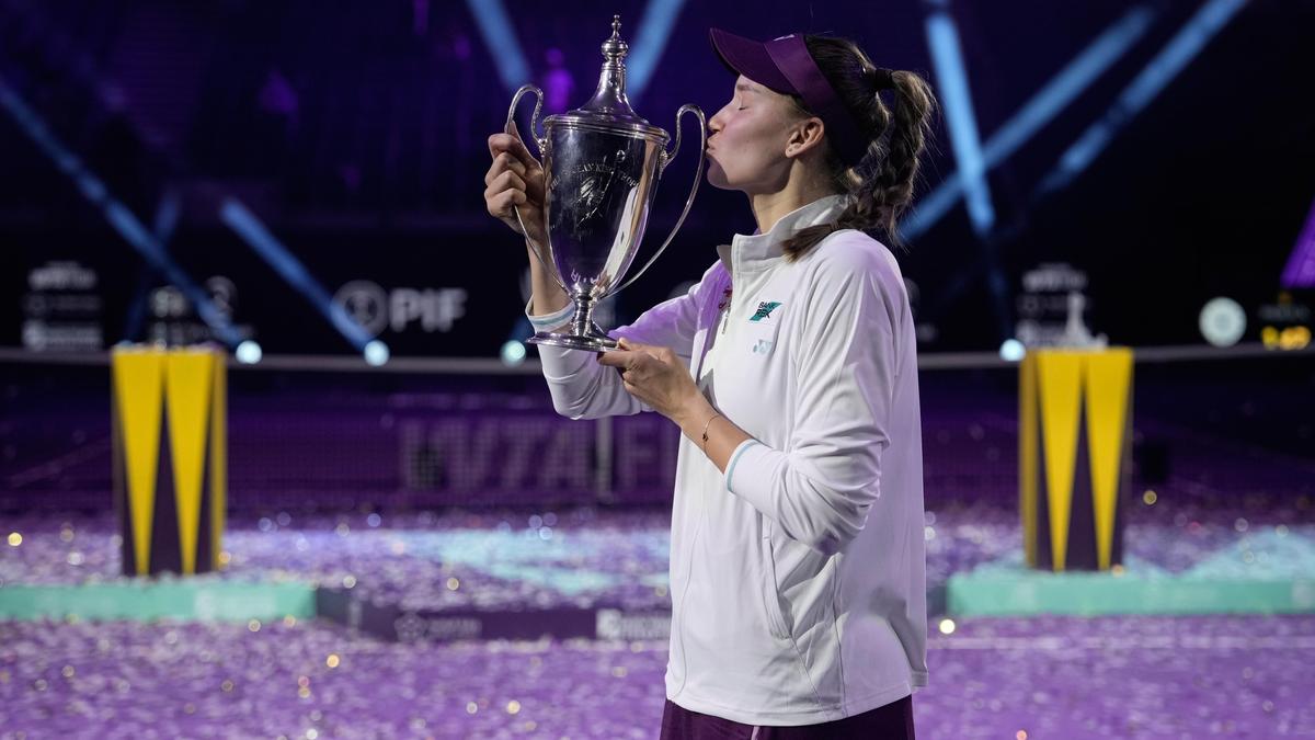 Rybakina beats No. 1-ranked Sabalenka to win WTA Finals