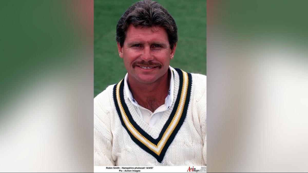 Former England cricketer Robin Smith dies at 62 Former England cricketer Robin Smith dies at 62